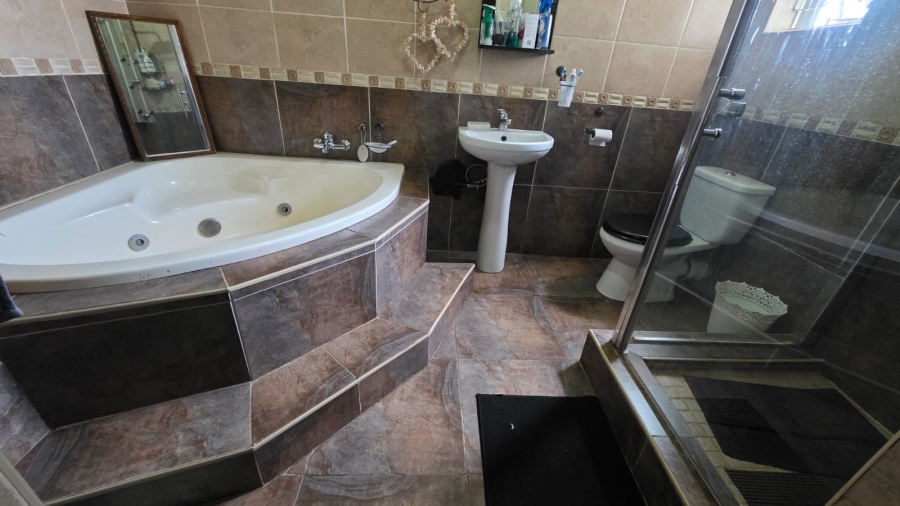 3 Bedroom Property for Sale in Wilkeville North West